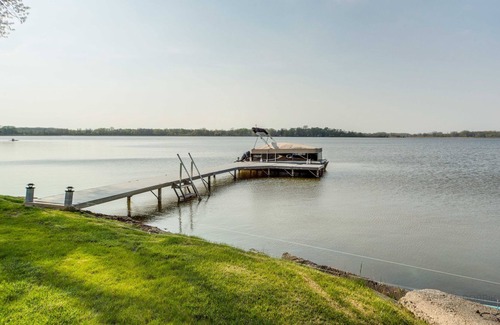 Salem Lakes Casa | Resort Style Lake Front Home. Pontoon Available.