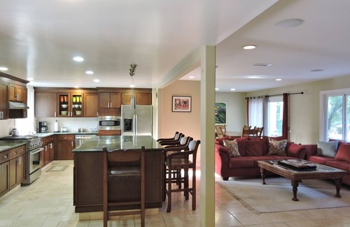 Camarillo Casa | Estilo de vida de resort! A Tropical Paradise Pool Home, campos de golf