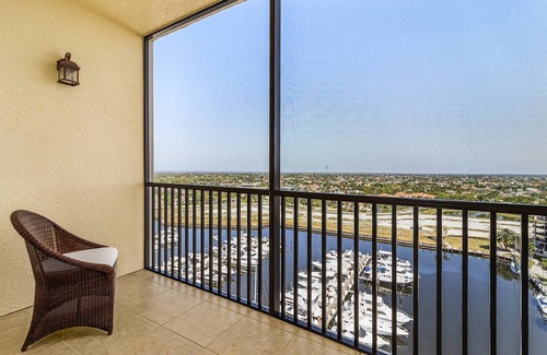 Cape Harbour Condominio | Resort-style living high above the beautiful Cape Harbour Marina!