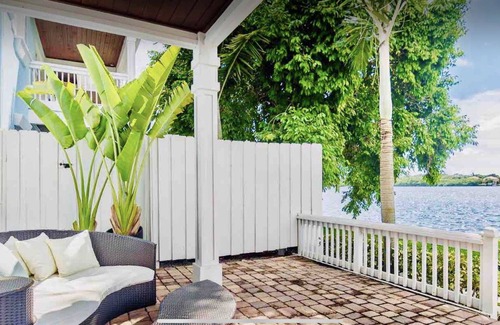 Coquina Key Condominio | Vistas panorámicas a la bahía, observación de puestas de sol y delfines, patio tropical privado
