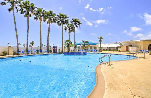 Port Isabel Casa | Resort-Style Perks and Deck at Port Isabel Home!