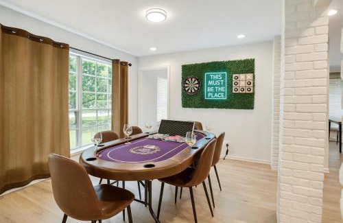 Plano Casa | Resort-Style Pool Home Games, BBQ and Near Downtown