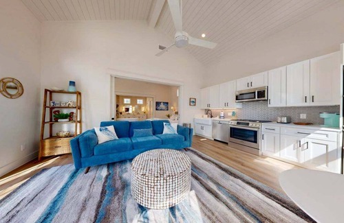 Port Aransas Cabaña | Resort Style Pools, Boardwalk to the Beach, Restaurant on Site