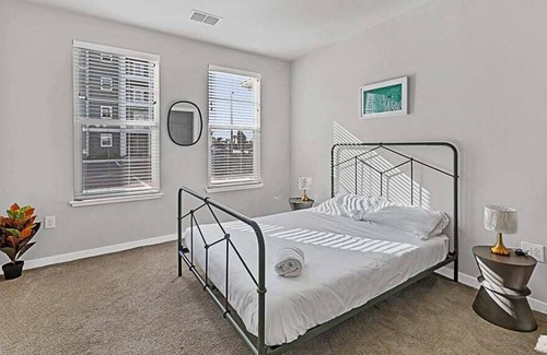 Bradenton Apartamento | Resort Style Stays 1BR with Pool and Gym