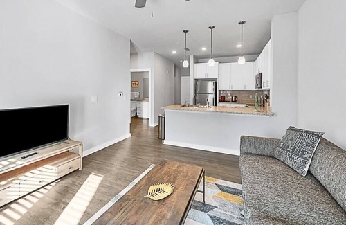 Bradenton Apartamento | Resort Style Stays 1BR with Pool and Gym