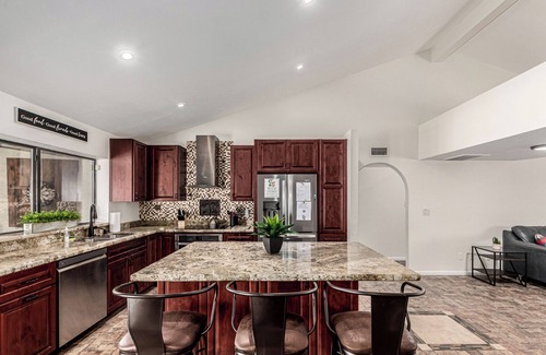 Pinnacle Peak Casa | Experience Endless Fun - Pool, 9 Hole Mini Golf, Basketball Court and More!