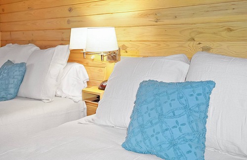 Wimberley Hotel | Resort Swimming Pool, Fire Pit, Grill, and Bocce Ball Court - Sleeps 4!