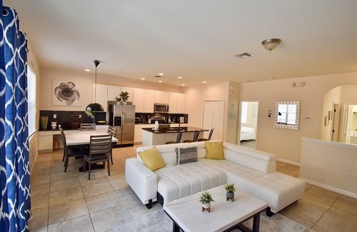 Bellavida Casa | Resort Townhome 4BR, Private Pool, Near Disney