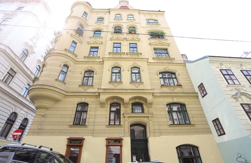 Sankt Ulrich Apartamento | Respect for the old but a reverence for a modern living ♥