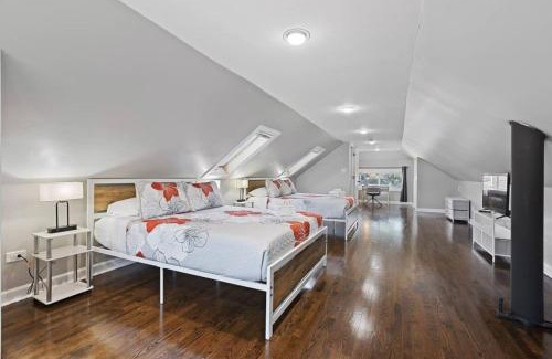 Morton Grove Casa | Rest and Relaxation with Game Room Morton Grove IL 3 BR House