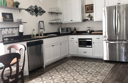 Brenham Casa | Rest and Renewal for you! Just 3 miles to Brenham