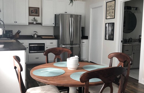 Brenham Casa | Rest and Renewal for you! Just 3 miles to Brenham