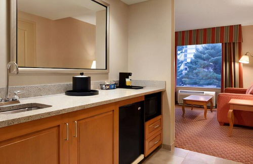 Hartford Casa | Rest Easy in Our Stylish King Suite! Free WiFi