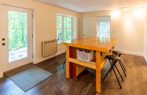 Sylva Casa | Rest on the Rocks - A Charming home nestled in a canopy of forest trees and mountain rocks!
