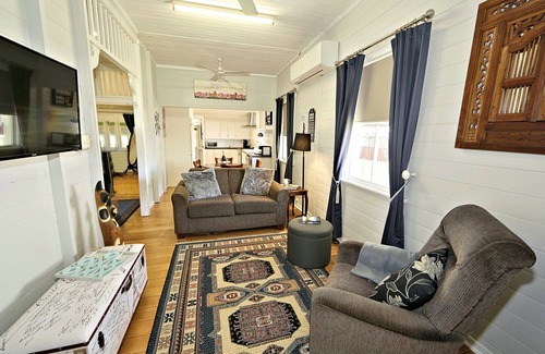 Bundaberg Central Casa | Descansa, relájate en un entorno elegante muy cerca de la ciudad con Wifi GRATIS y Netflix