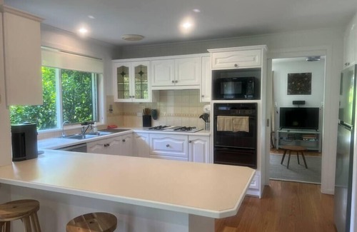 Warburton Casa | Rest. Relax. Recharge at Golfview Villa