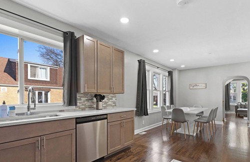 Morton Grove Casa | Rest & Relaxation w/ Game Room