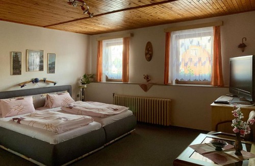 Morina Casa | Restaurace a penzion Na Růžku