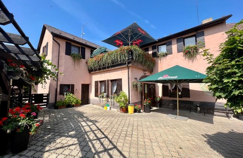 Morina Casa | Restaurace a penzion Na Růžku
