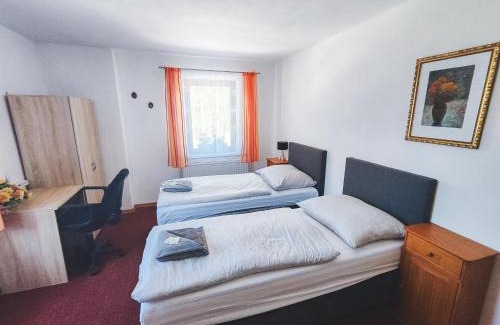 Strasice Casa | Restaurace Penzion Na Poště