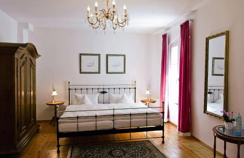 City Centre Regensburg Hotel | Restaurant Dicker Mann Hotel zum Blauen Krebs