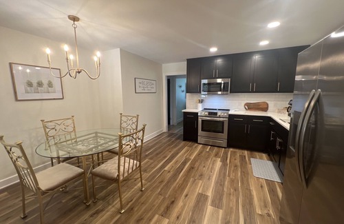 Hickory Casa | Restful Mid-Mod in the heart of Hickory