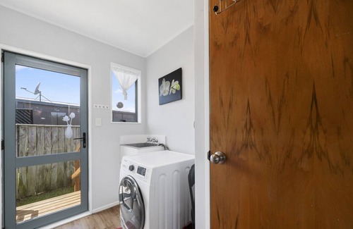 Waikanae Casa | RESTFUL ON RUTHERFORD - WAIKANAE BEACH HOLIDAY HOME in Waikanae Beach
