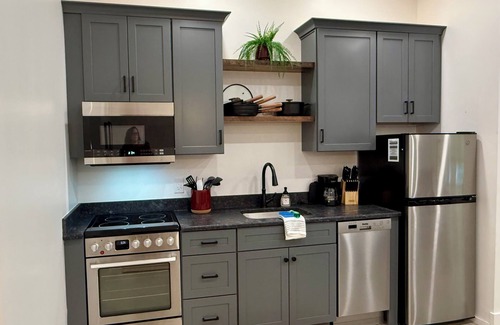 Pilot Mountain Apartamento | Restful Remedy~A modern industrial farmhouse Alcove studio in Pilot Mountain.