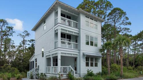 Treetop Casa | Resting Beach Face