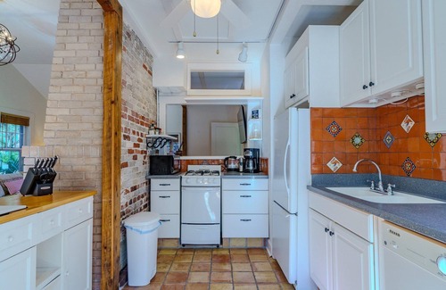 Indian Beach Sapphire Shores Casa | Historic Bayshore Cottage walk to Bay & Ringling