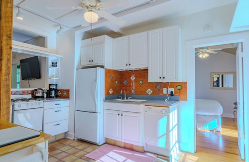 Indian Beach Sapphire Shores Casa | Historic Bayshore Cottage walk to Bay & Ringling