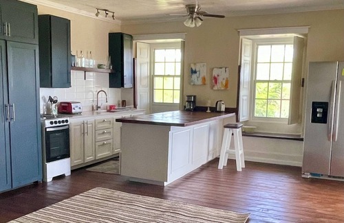 Gibbs Bay Apartamento | Restored 2 Bedroom apartment in historic stone house