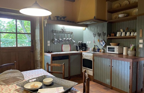 Sauvagny Cabaña | Casa restaurada con chimenea, jardín cerrado, se aceptan mascotas