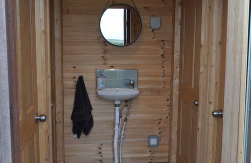 Saltburn-by-the-Sea Cabina | Restored circus wagon