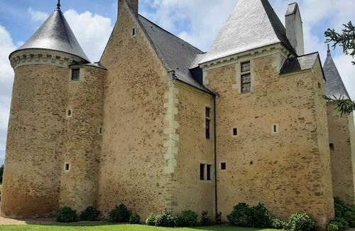 Roeze-sur-Sarthe Casa | Casa familiar restaurada - Gran salón y su baño privado.