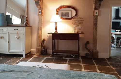 Creancey Cabaña | Restored farmhouse with spacious living area in a charming Burgundian village.