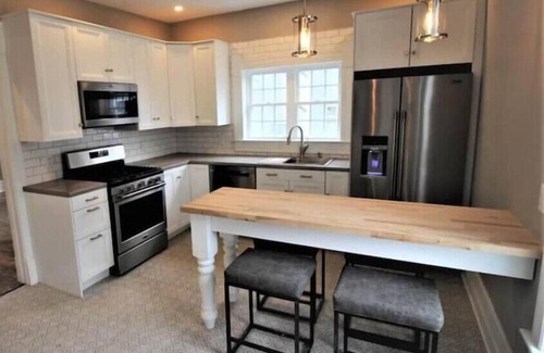 Maquoketa Casa | Restored Queen Anne Cottage