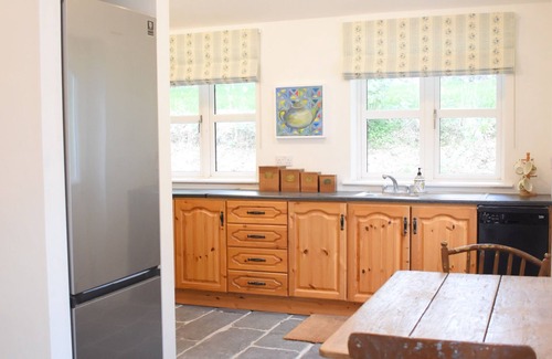 Kinsale Casa | Restored traditional, old world cottage overlooking the sea in Kinsale