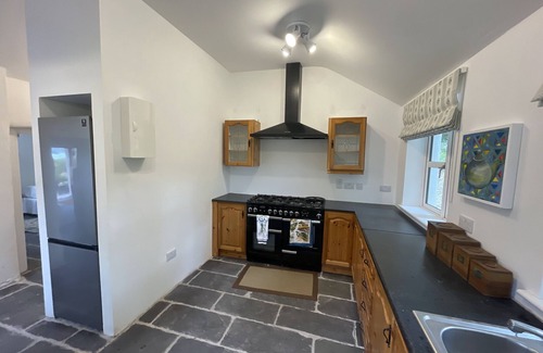 Kinsale Casa | Restored traditional, old world cottage overlooking the sea in Kinsale