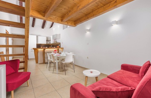 Rijeka Apartamento | Restyled Roof Apartment Unique In Rijeka Historical Center