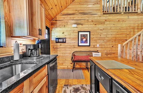 Craig Creek Cabina | Retreat By The Creek …near the charming town of New Castle and hiking trails