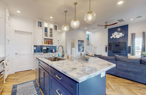 San Luis Casa | Retreat | Gulf Views | Large Deck | Dog Haven