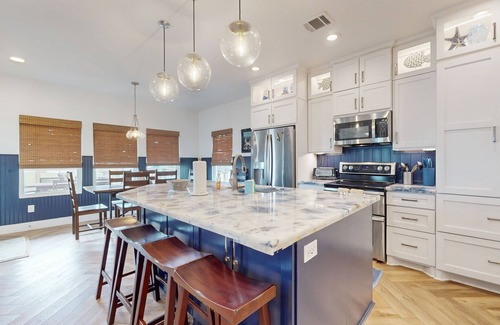San Luis Casa | Retreat | Gulf Views | Large Deck | Dog Haven