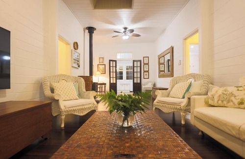 Duranbah Cabaña | Retreat in a stunning cottage, minutes from beaches and Gold Coast Airport.