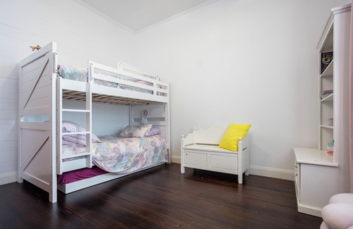 Duranbah Cabaña | Retreat in a stunning cottage, minutes from beaches and Gold Coast Airport.