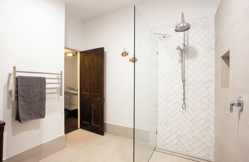 Duranbah Cabaña | Retreat in a stunning cottage, minutes from beaches and Gold Coast Airport.