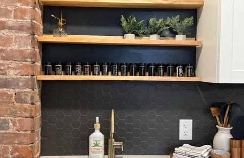 Verona Apartamento | Retreat in the Heart of a Pittsburgh Rivertown!