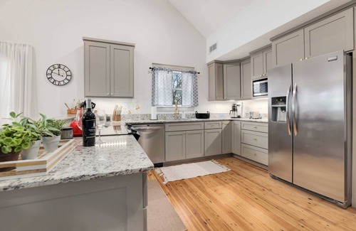 Downtown Casa | Retreat on 4th Street - 0.7 mi to DT Bentonville