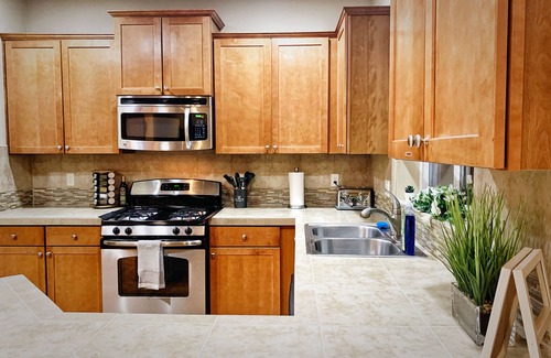 Aloha Casa | ♬Retreat & Relax♨ High-speed Internet, bbq, backyard Intel/Nike