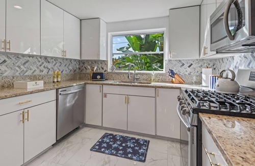 Riverside Park Casa | Retreat@Sailboat Bend Heated Pool BBQ - 100ft Dock 10 min to Ft Lauderdale Beach